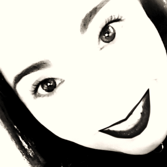 Meet your Posher, Amanda - Picture 1 of 1